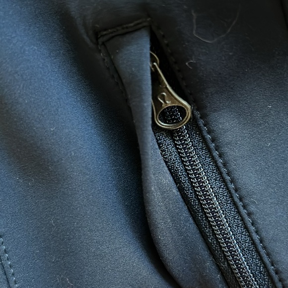 Lululemon navy ‘to-from’ pants size 6 - Picture 4 of 6